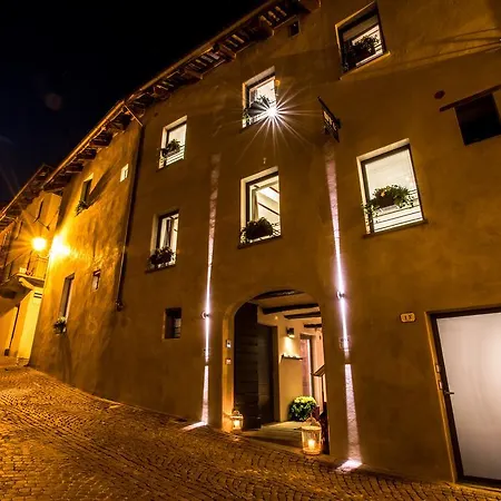 Uve & Wine Bar La Morra