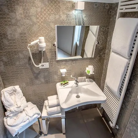 Couette-café Uve & Wine Bar 4*