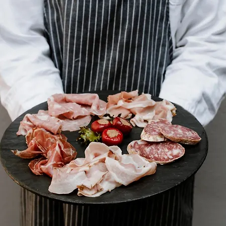 Uve & Wine Bar 4* La Morra