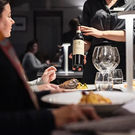 Uve & Wine Bar La Morra