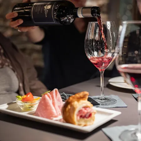Uve & Wine Bar 2*