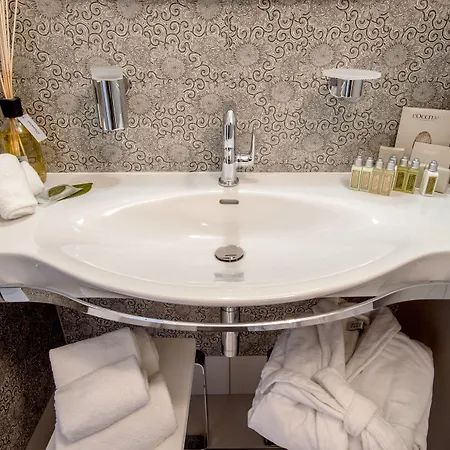 Couette-café Uve & Wine Bar 4*