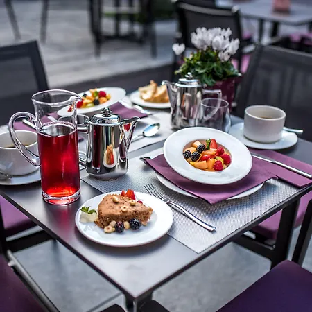 Uve & Wine Bar Nocleg ze śniadaniem 4*