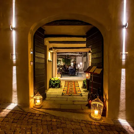 Uve & Wine Bar Oda ve Kahvaltı 4*
