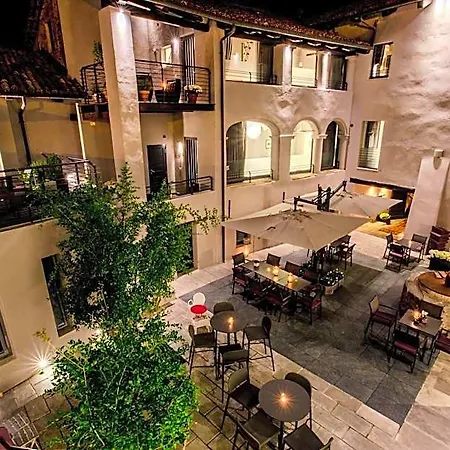 Uve & Wine Bar 4*