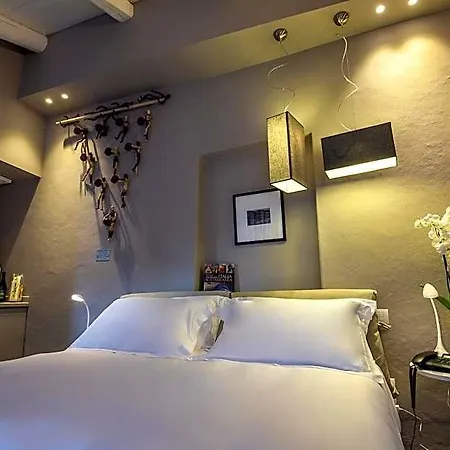 Uve & Wine Bar 4*