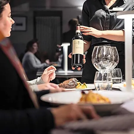 Uve & Wine Bar Couette-café 4*