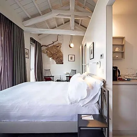 Uve & Wine Bar Bed & Breakfast 4*