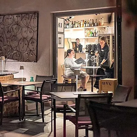 Uve & Wine Bar 4*
