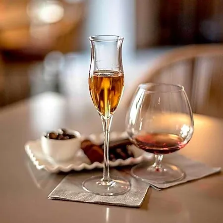 Uve & Wine Bar La Morra