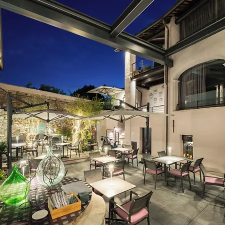 Couette-café Uve & Wine Bar 4*