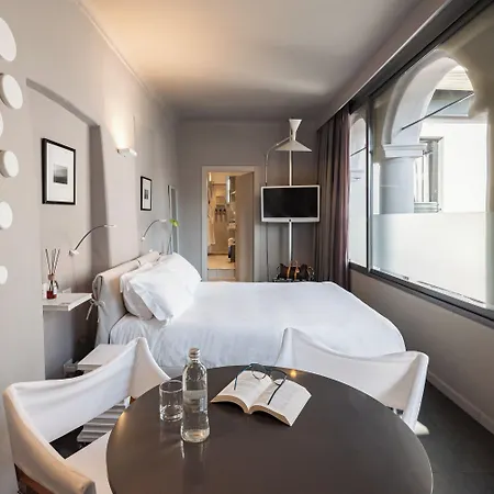 Uve & Wine Bar 4*