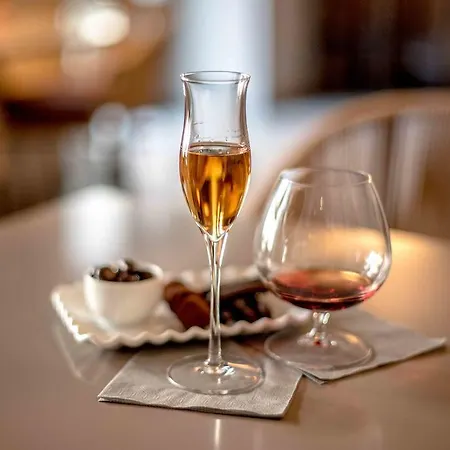 Uve & Wine Bar La Morra