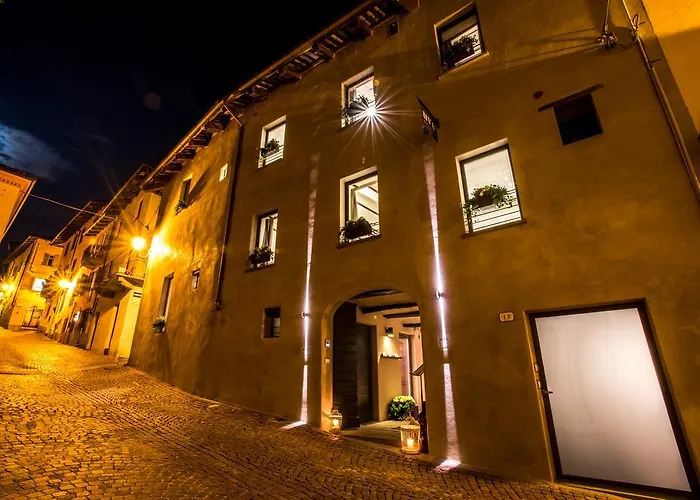 Uve & Wine Bar La Morra