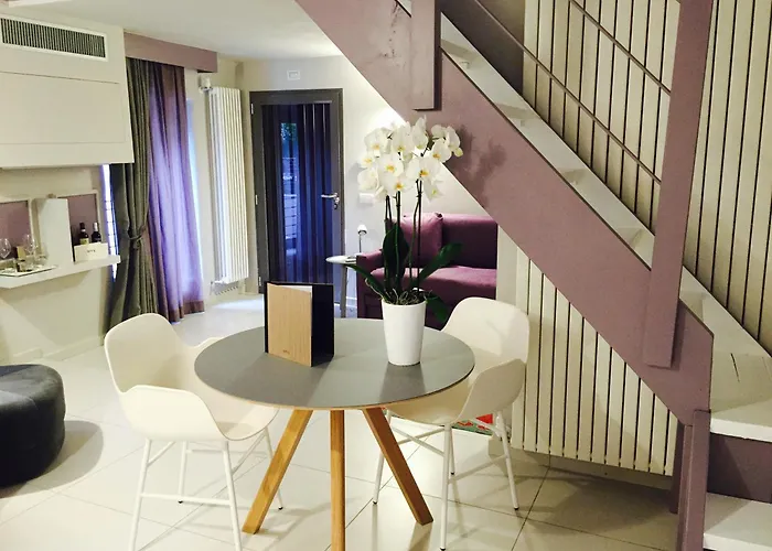 Uve & Wine Bar Oda ve Kahvaltı La Morra