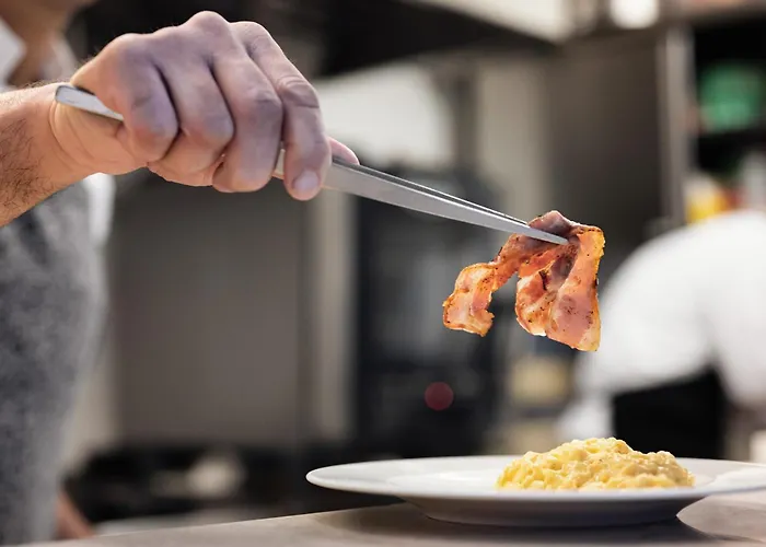 Uve & Wine Bar Oda ve Kahvaltı 4*