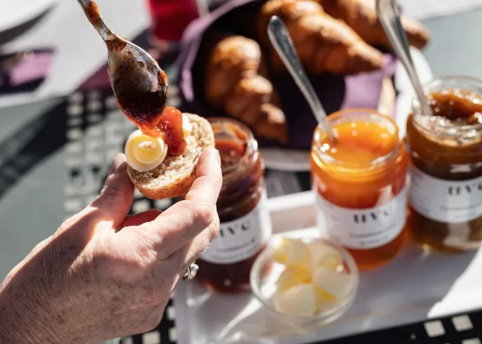 Oda ve Kahvaltı Uve & Wine Bar La Morra