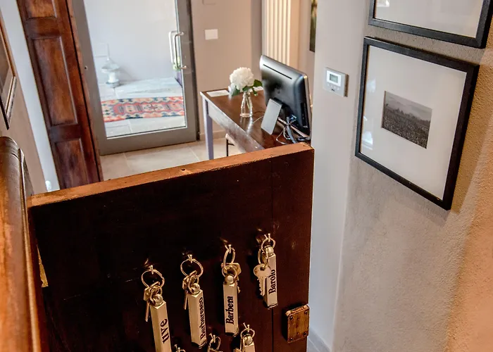 Uve & Wine Bar Oda ve Kahvaltı La Morra