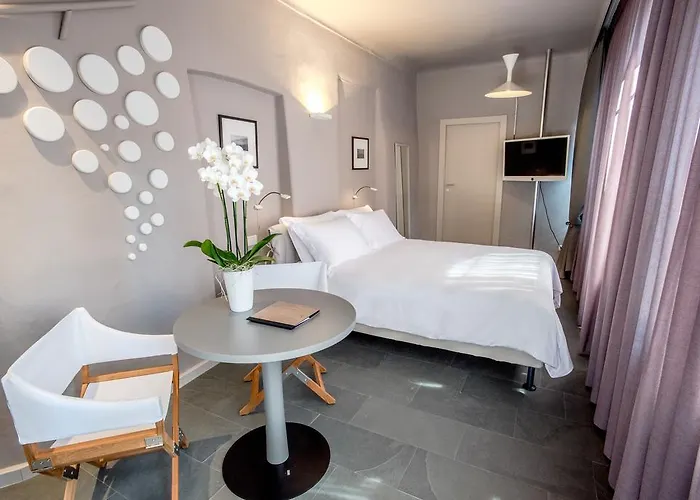 Oda ve Kahvaltı Uve & Wine Bar La Morra